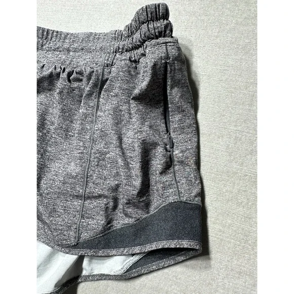 Luluelmon Hotty Hot Low Rise Lined Shorts Women Size 8 Grey Athletic 3.5" Inseam - Picture 2 of 7